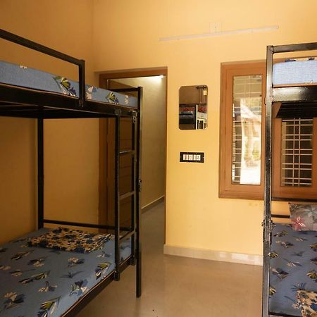 Alappuzha Aramana Holiday Inn מראה חיצוני תמונה