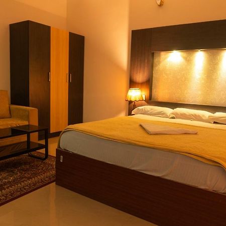 Alappuzha Aramana Holiday Inn מראה חיצוני תמונה