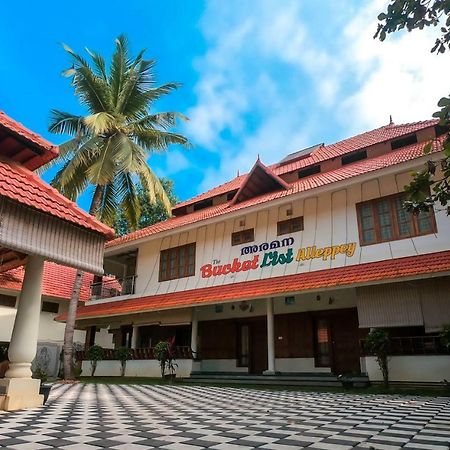 Alappuzha Aramana Holiday Inn מראה חיצוני תמונה