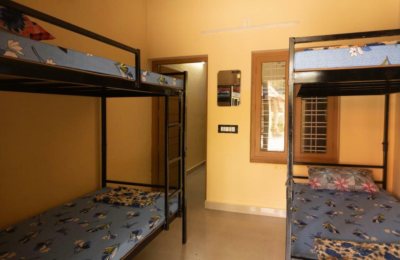 Alappuzha Aramana Holiday Inn מראה חיצוני תמונה