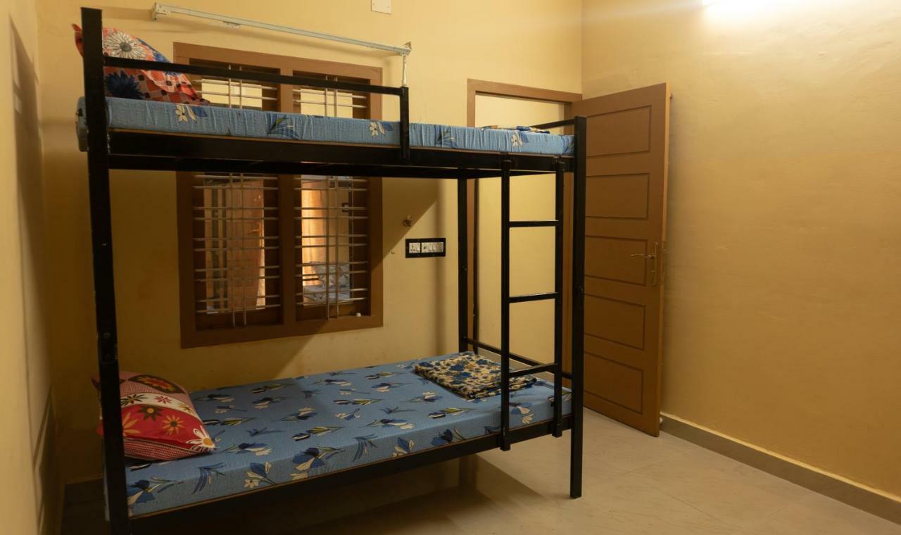 Alappuzha Aramana Holiday Inn מראה חיצוני תמונה