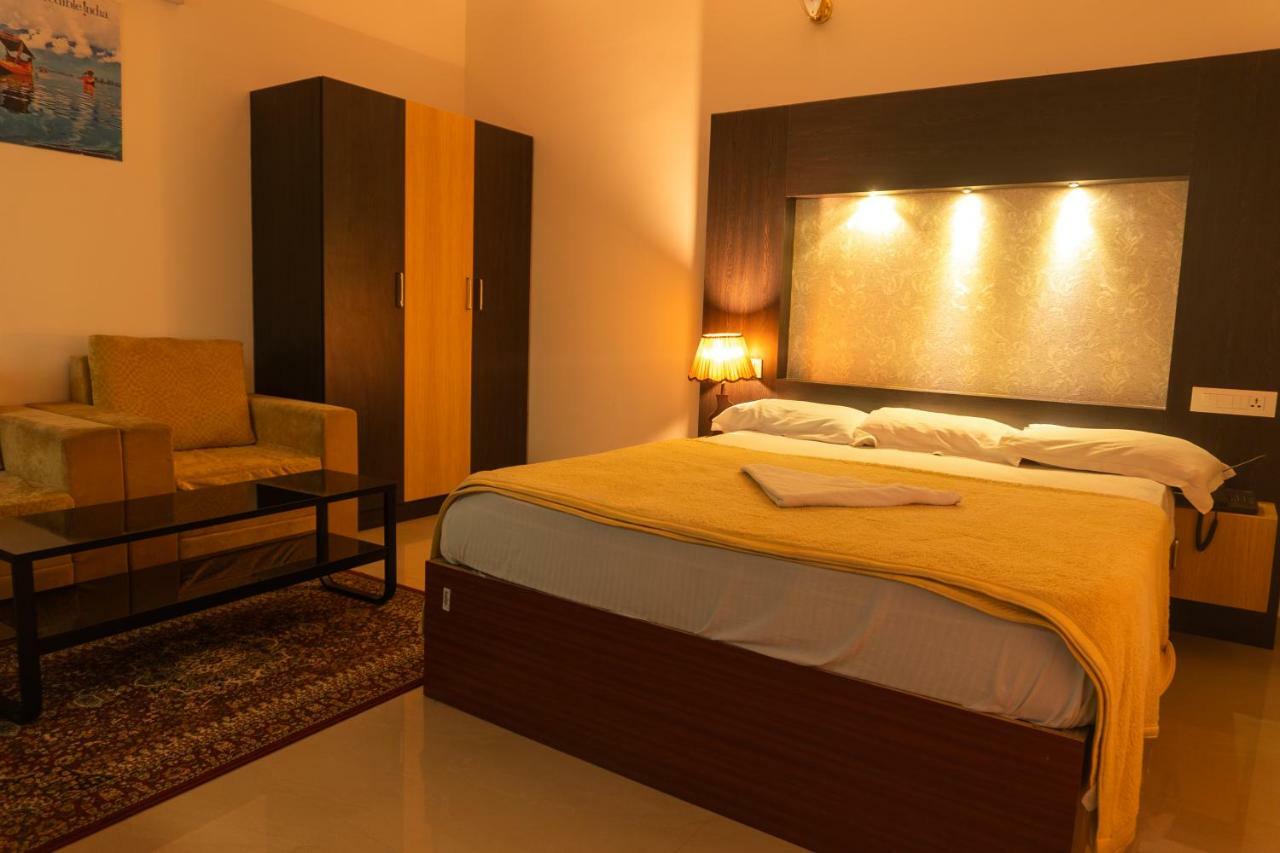 Alappuzha Aramana Holiday Inn מראה חיצוני תמונה