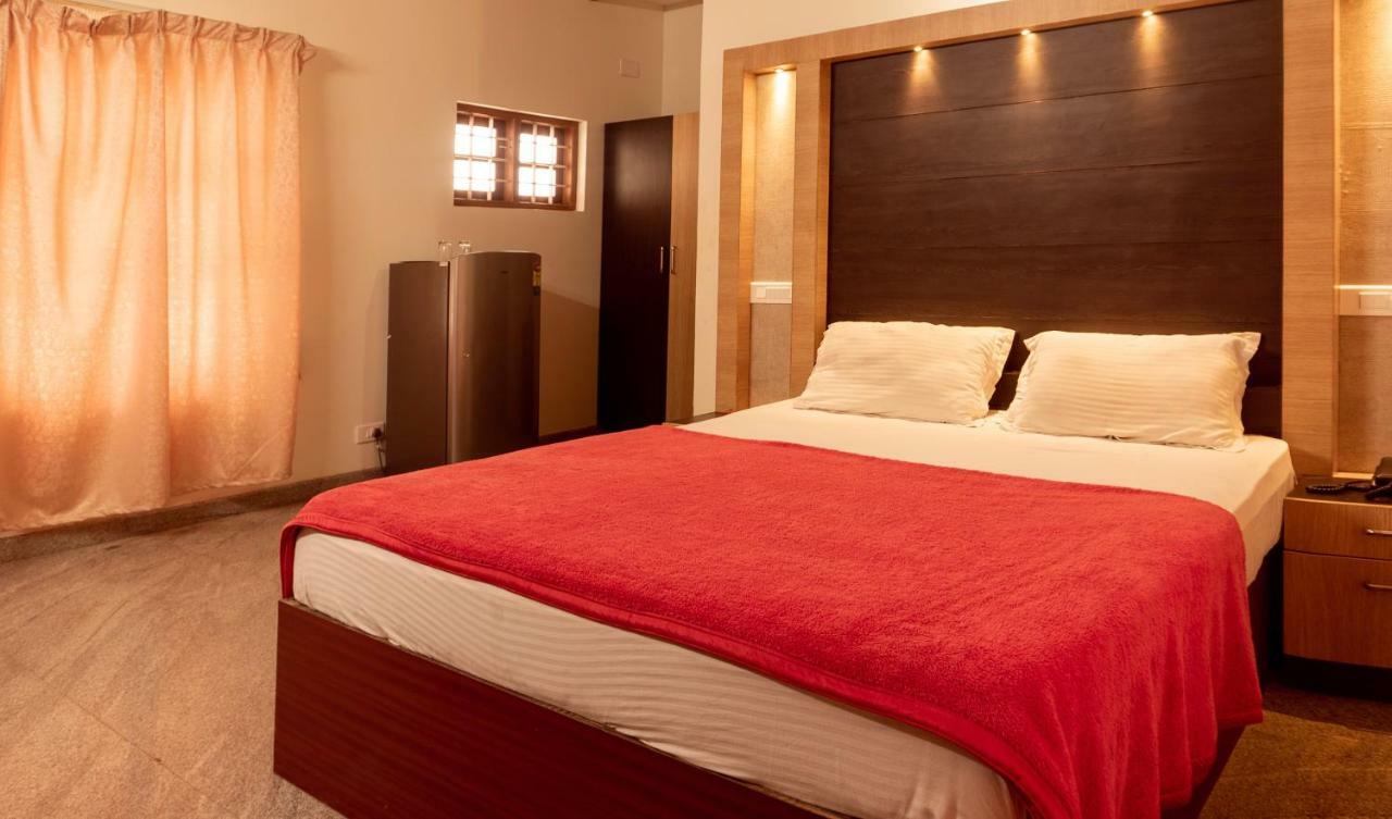 Alappuzha Aramana Holiday Inn מראה חיצוני תמונה