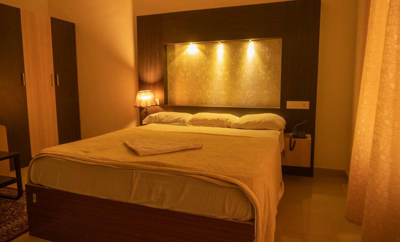 Alappuzha Aramana Holiday Inn מראה חיצוני תמונה