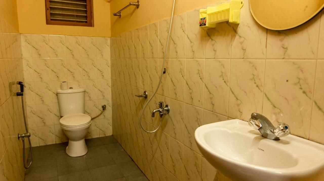 Alappuzha Aramana Holiday Inn מראה חיצוני תמונה