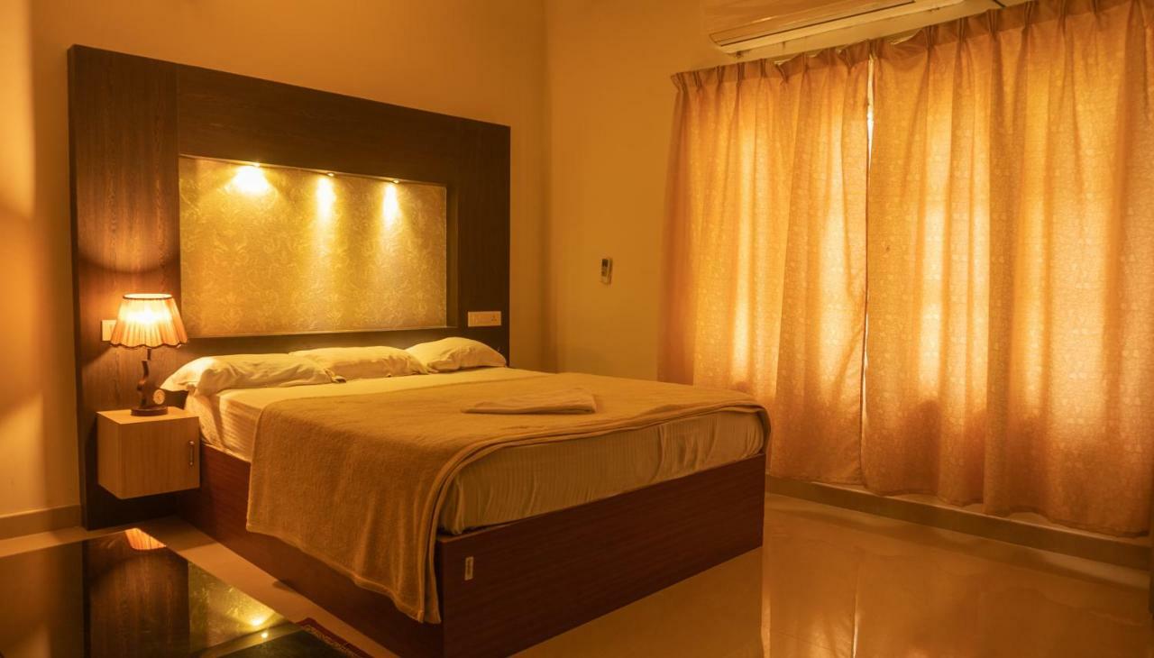Alappuzha Aramana Holiday Inn מראה חיצוני תמונה